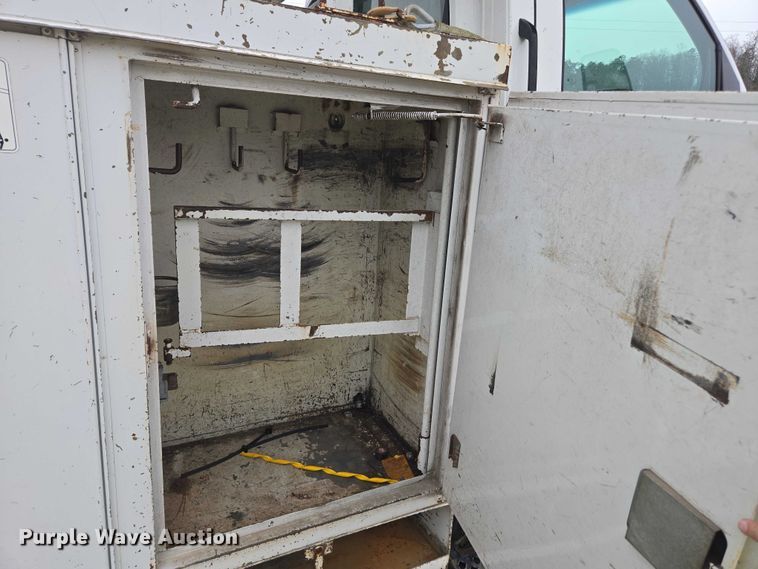 image for item YA1976 2007 Chevrolet C7500 cable placer bucket truck