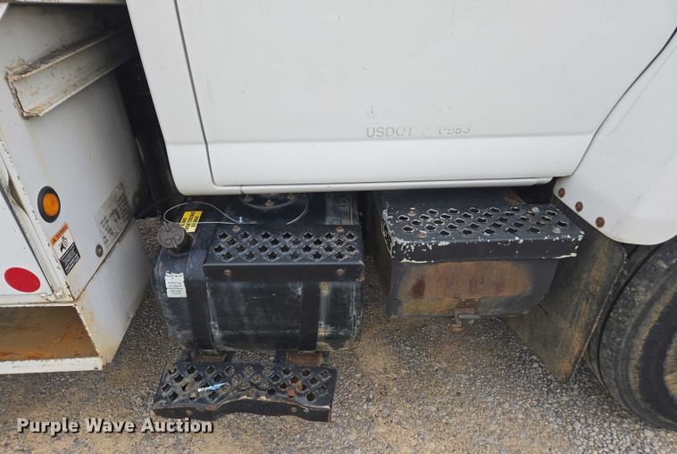 image for item YA1976 2007 Chevrolet C7500 cable placer bucket truck