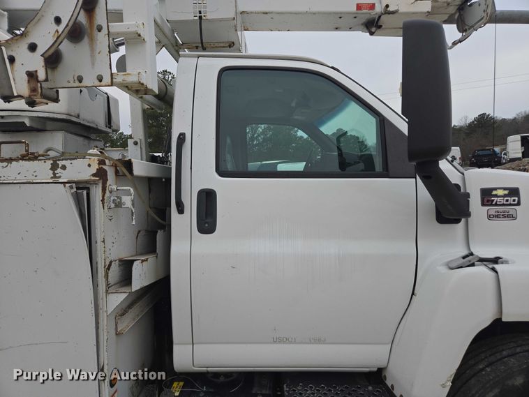 image for item YA1976 2007 Chevrolet C7500 cable placer bucket truck