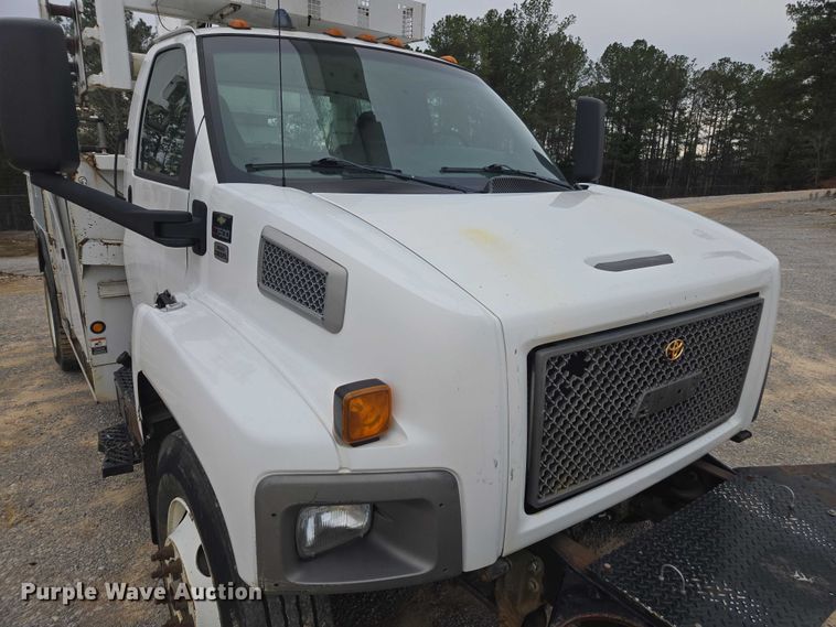 image for item YA1976 2007 Chevrolet C7500 cable placer bucket truck