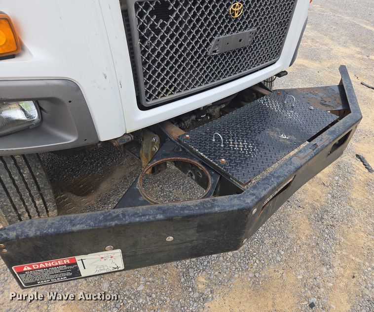 image for item YA1976 2007 Chevrolet C7500 cable placer bucket truck