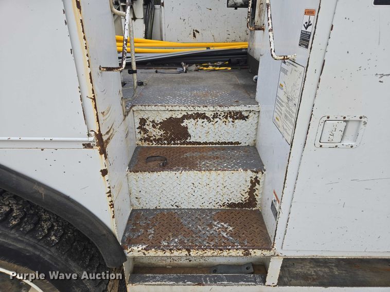 image for item YA1976 2007 Chevrolet C7500 cable placer bucket truck