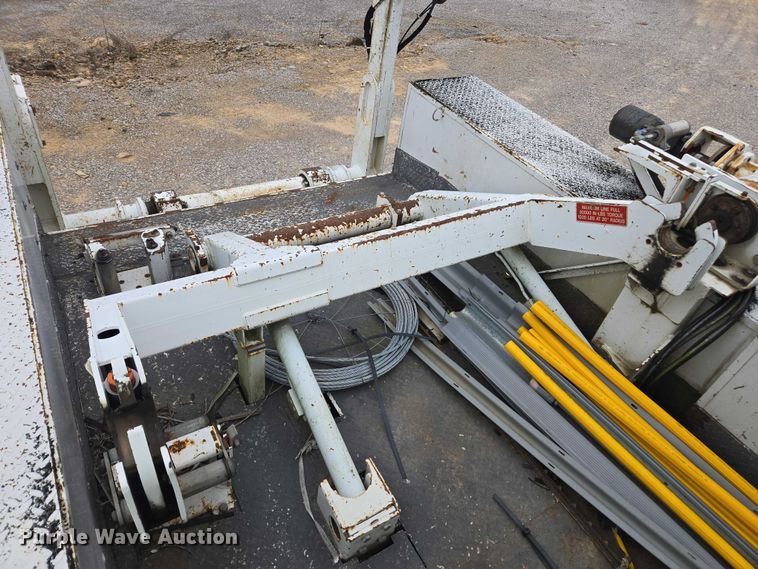 image for item YA1976 2007 Chevrolet C7500 cable placer bucket truck