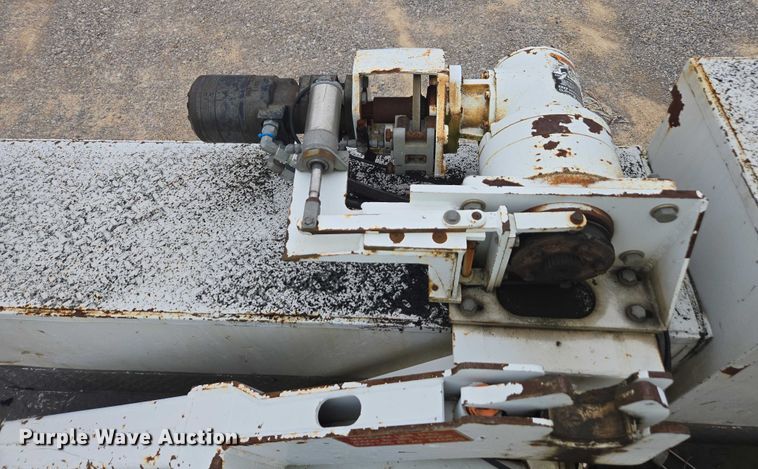 image for item YA1976 2007 Chevrolet C7500 cable placer bucket truck