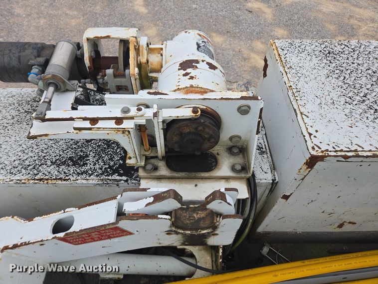 image for item YA1976 2007 Chevrolet C7500 cable placer bucket truck