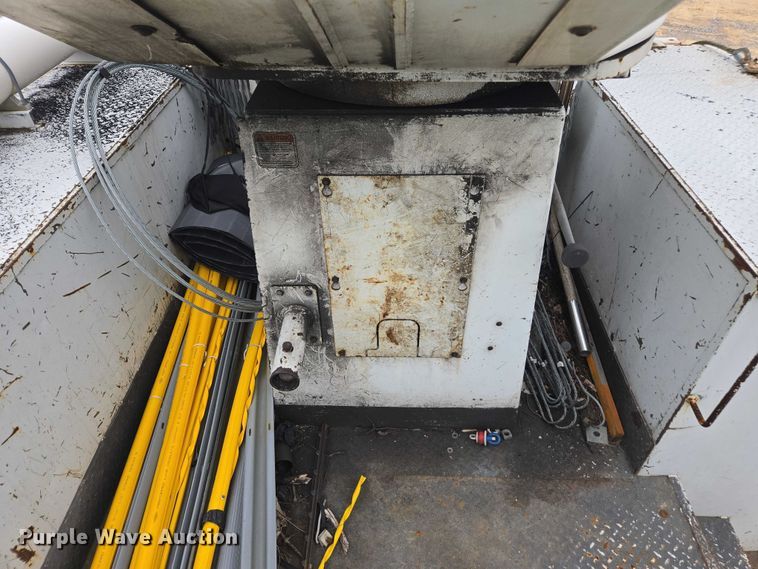 image for item YA1976 2007 Chevrolet C7500 cable placer bucket truck