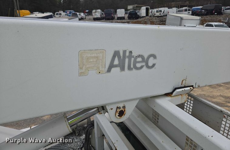 image for item YA1976 2007 Chevrolet C7500 cable placer bucket truck