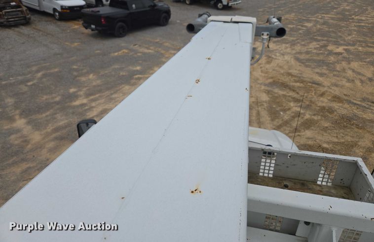 image for item YA1976 2007 Chevrolet C7500 cable placer bucket truck