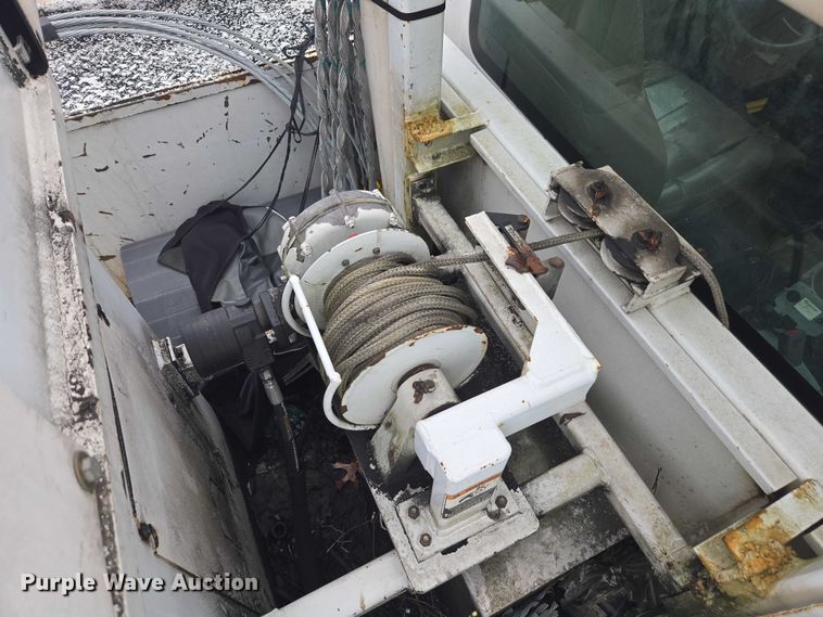 image for item YA1976 2007 Chevrolet C7500 cable placer bucket truck
