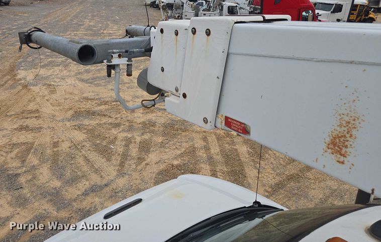 image for item YA1976 2007 Chevrolet C7500 cable placer bucket truck