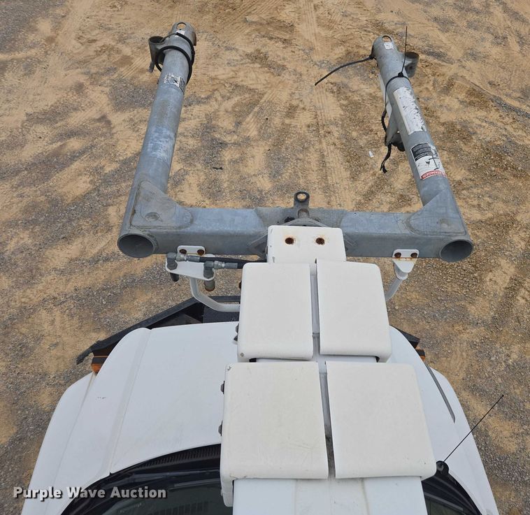 image for item YA1976 2007 Chevrolet C7500 cable placer bucket truck