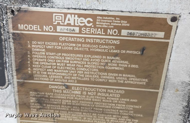 image for item YA1976 2007 Chevrolet C7500 cable placer bucket truck