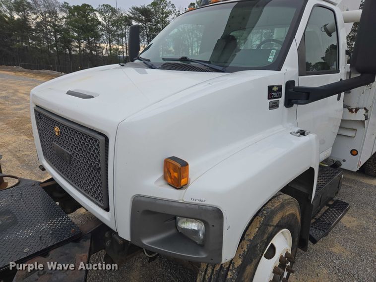 image for item YA1976 2007 Chevrolet C7500 cable placer bucket truck