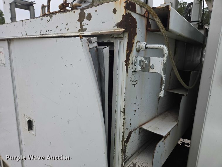 image for item YA1976 2007 Chevrolet C7500 cable placer bucket truck