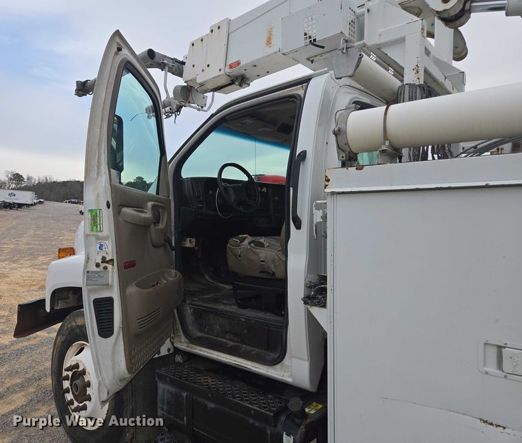 image for item YA1976 2007 Chevrolet C7500 cable placer bucket truck