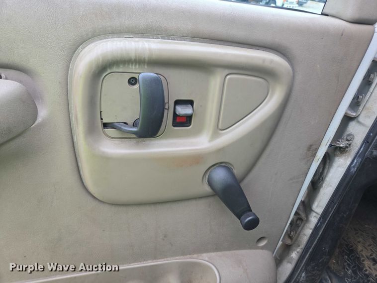 image for item YA1976 2007 Chevrolet C7500 cable placer bucket truck