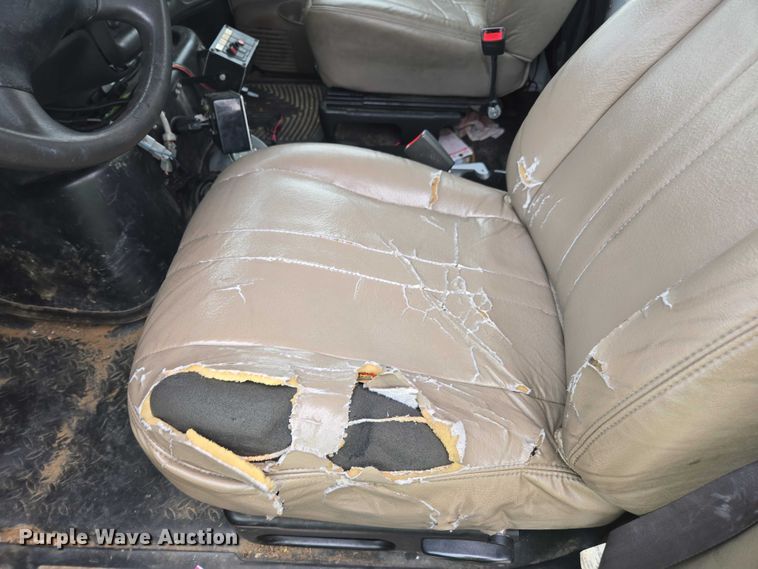 image for item YA1976 2007 Chevrolet C7500 cable placer bucket truck