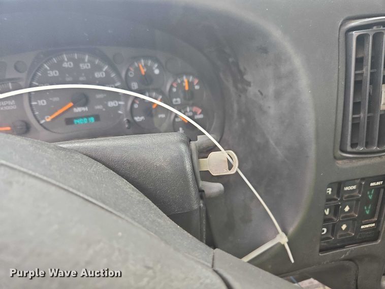 image for item YA1976 2007 Chevrolet C7500 cable placer bucket truck