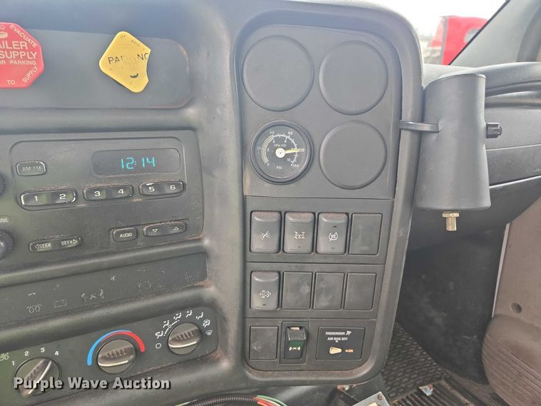 image for item YA1976 2007 Chevrolet C7500 cable placer bucket truck