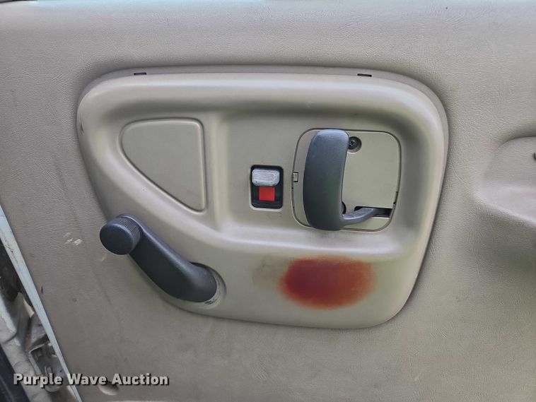 image for item YA1976 2007 Chevrolet C7500 cable placer bucket truck