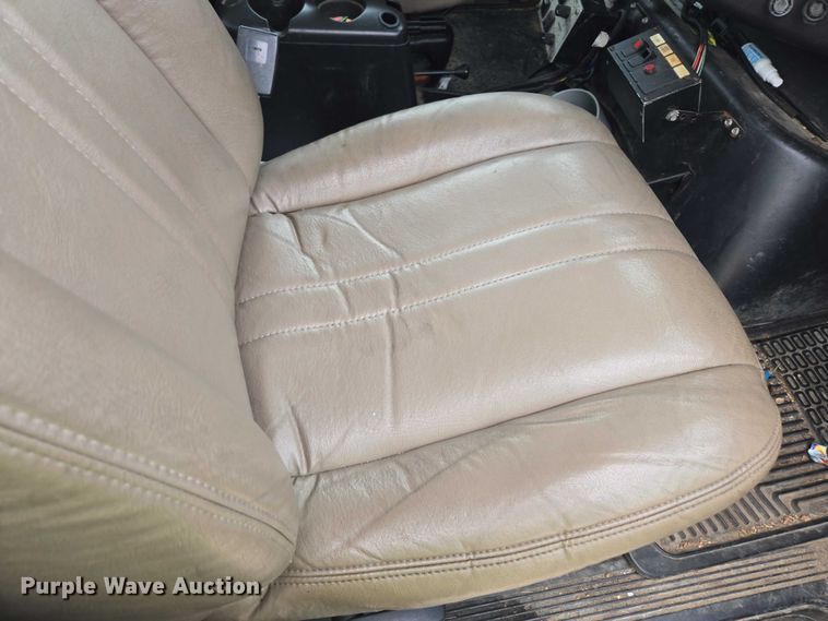 image for item YA1976 2007 Chevrolet C7500 cable placer bucket truck