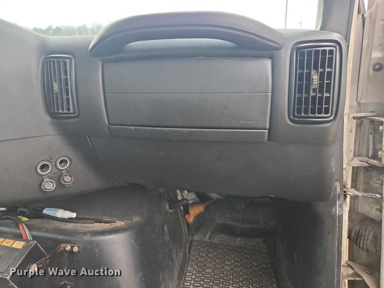 image for item YA1976 2007 Chevrolet C7500 cable placer bucket truck