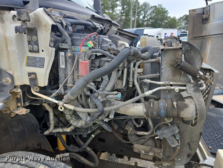 image for item YA1976 2007 Chevrolet C7500 cable placer bucket truck