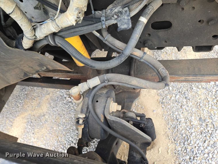 image for item YA1976 2007 Chevrolet C7500 cable placer bucket truck