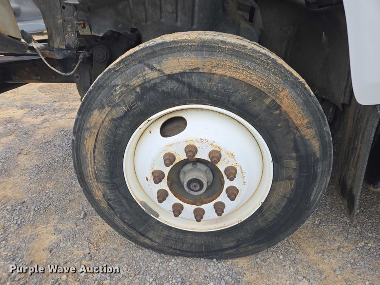 image for item YA1976 2007 Chevrolet C7500 cable placer bucket truck