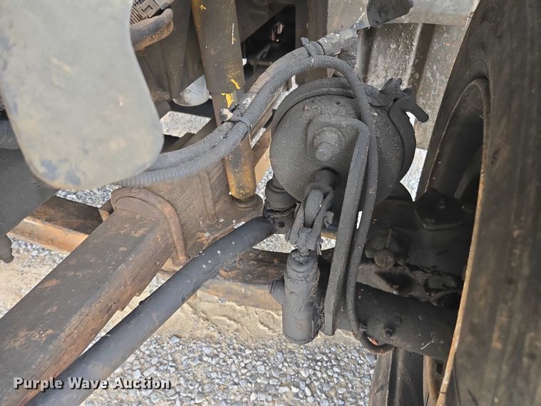 image for item YA1976 2007 Chevrolet C7500 cable placer bucket truck