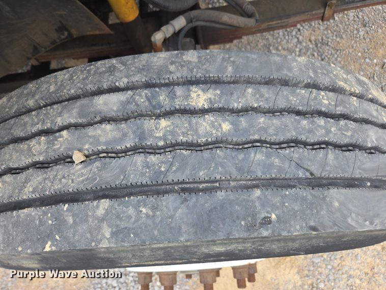 image for item YA1976 2007 Chevrolet C7500 cable placer bucket truck