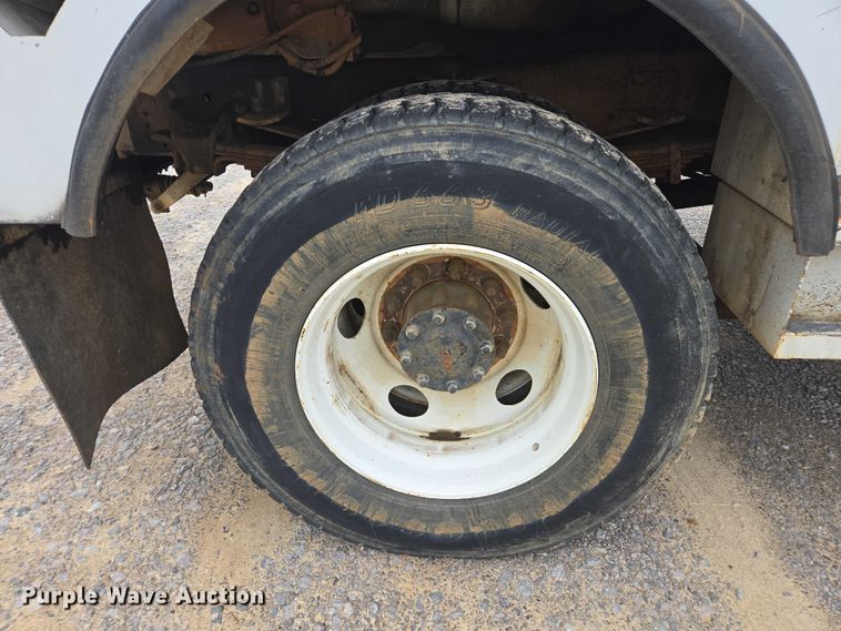 image for item YA1976 2007 Chevrolet C7500 cable placer bucket truck