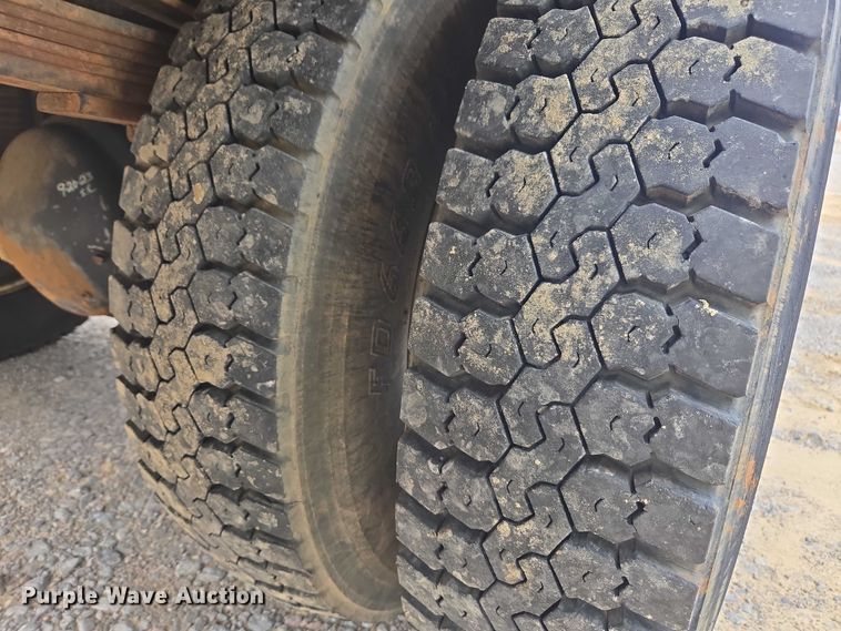 image for item YA1976 2007 Chevrolet C7500 cable placer bucket truck