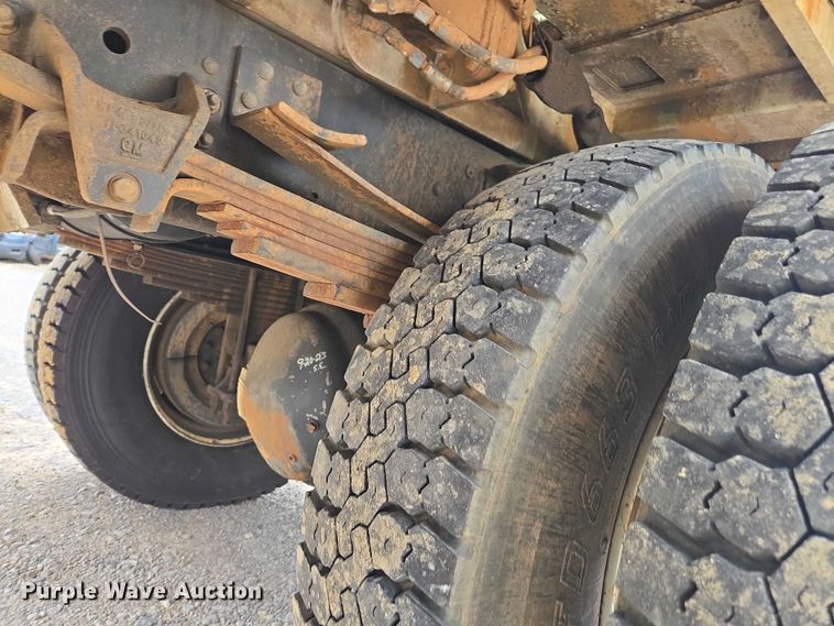 image for item YA1976 2007 Chevrolet C7500 cable placer bucket truck