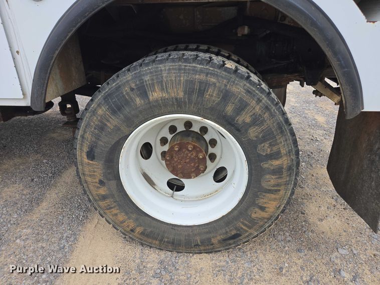 image for item YA1976 2007 Chevrolet C7500 cable placer bucket truck