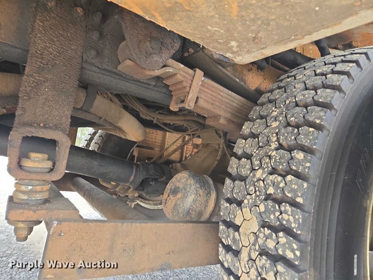 image for item YA1976 2007 Chevrolet C7500 cable placer bucket truck