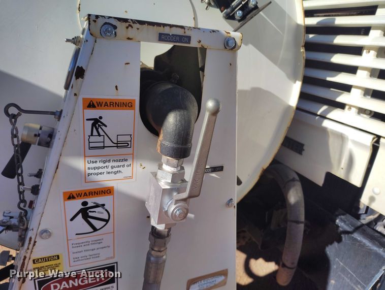 image for item BI9771 2002 International 4700 sewer jetter truck