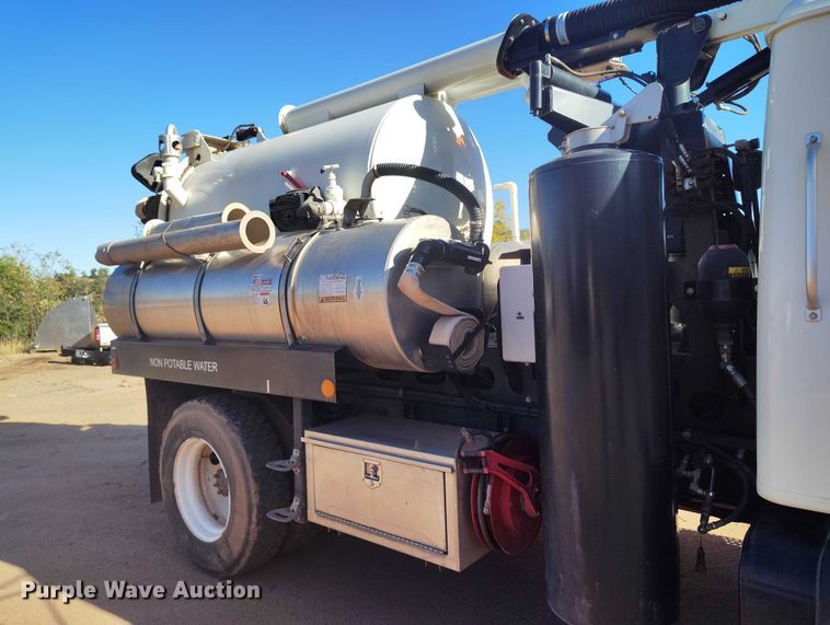 image for item BI9771 2002 International 4700 sewer jetter truck