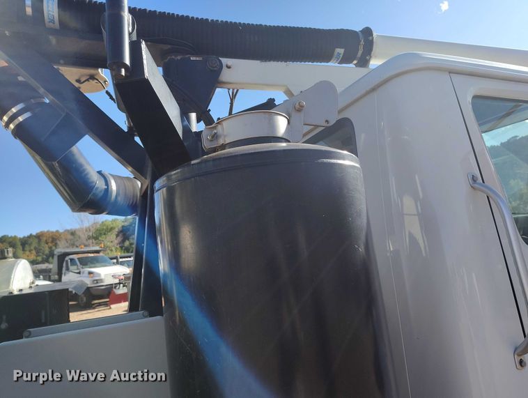 image for item BI9771 2002 International 4700 sewer jetter truck