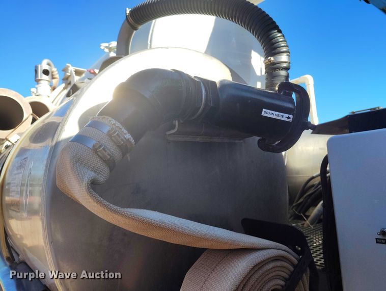 image for item BI9771 2002 International 4700 sewer jetter truck