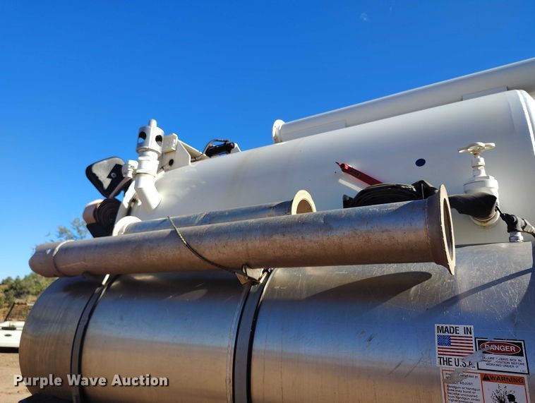 image for item BI9771 2002 International 4700 sewer jetter truck