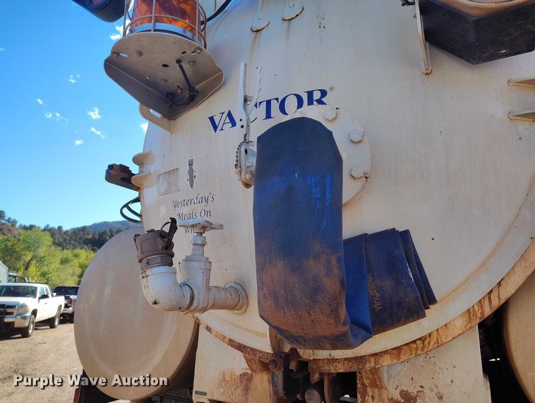 image for item BI9771 2002 International 4700 sewer jetter truck