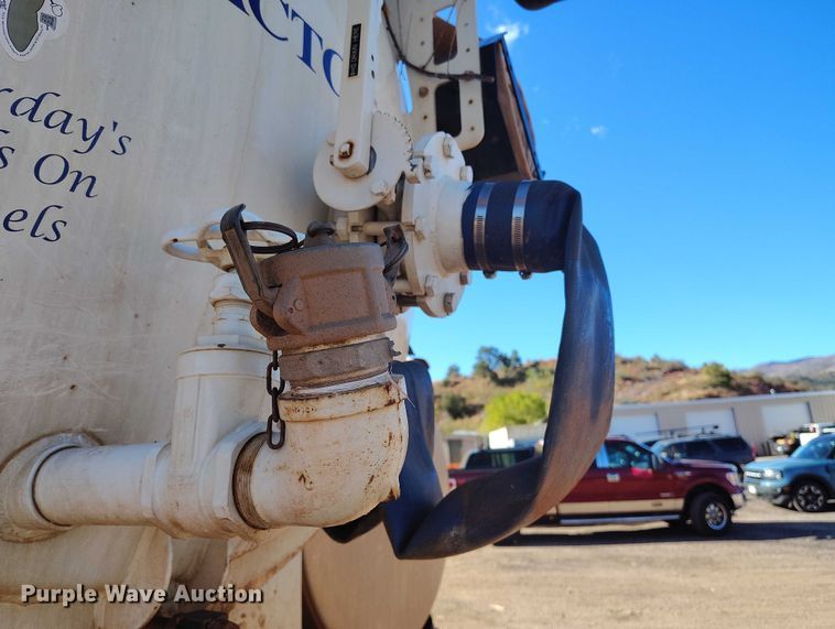 image for item BI9771 2002 International 4700 sewer jetter truck