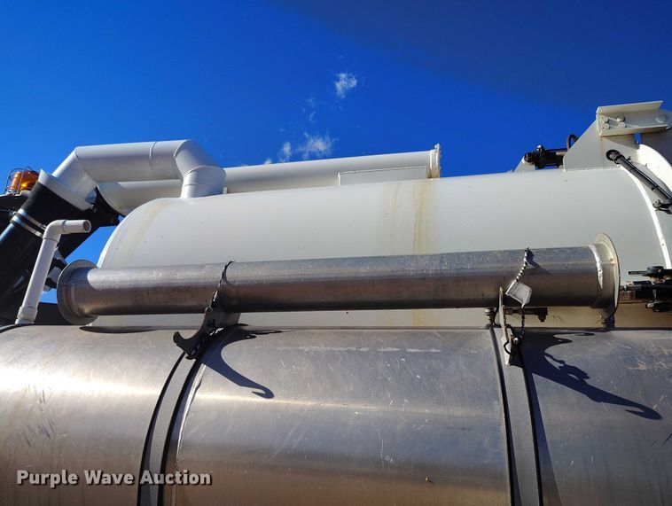 image for item BI9771 2002 International 4700 sewer jetter truck