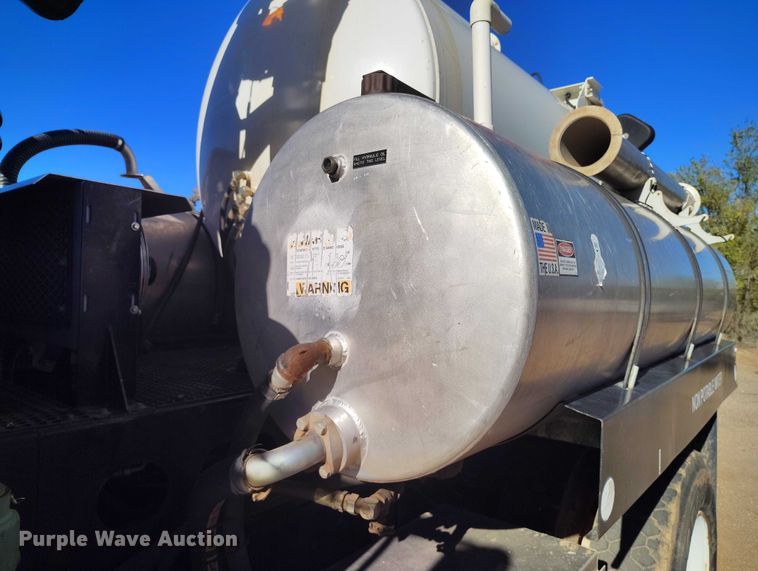 image for item BI9771 2002 International 4700 sewer jetter truck