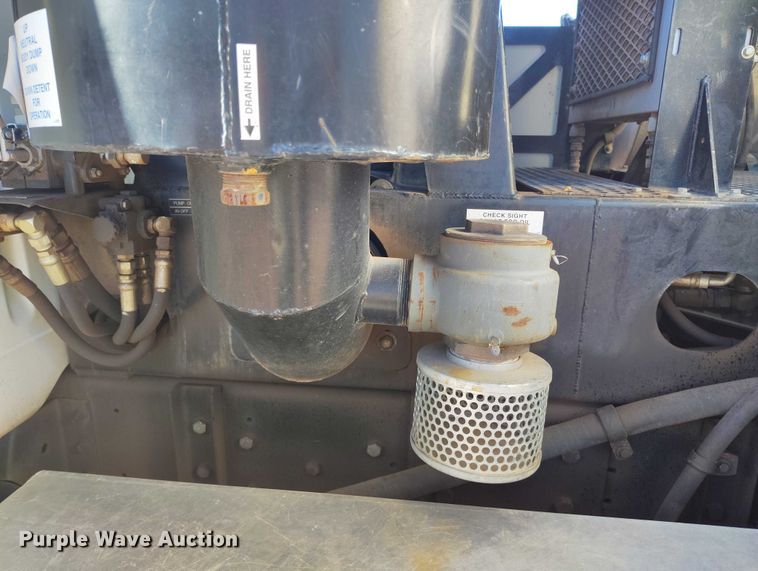 image for item BI9771 2002 International 4700 sewer jetter truck