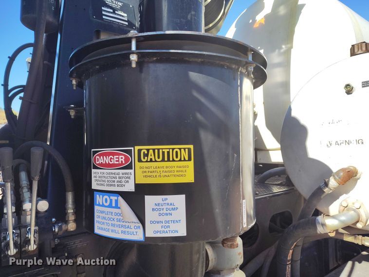 image for item BI9771 2002 International 4700 sewer jetter truck