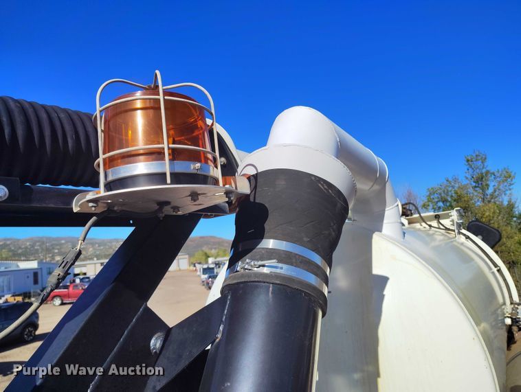 image for item BI9771 2002 International 4700 sewer jetter truck