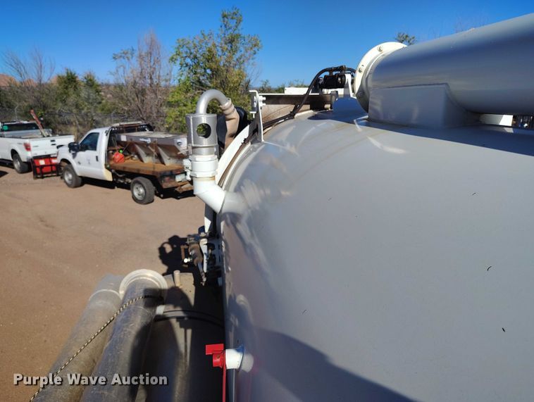 image for item BI9771 2002 International 4700 sewer jetter truck