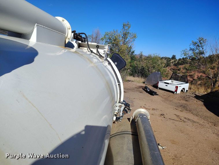 image for item BI9771 2002 International 4700 sewer jetter truck